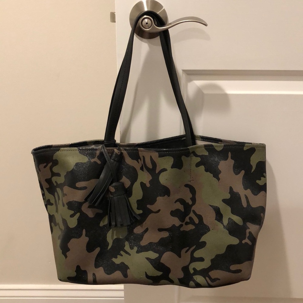 New with tags joy gryson camo tote shoulder bag